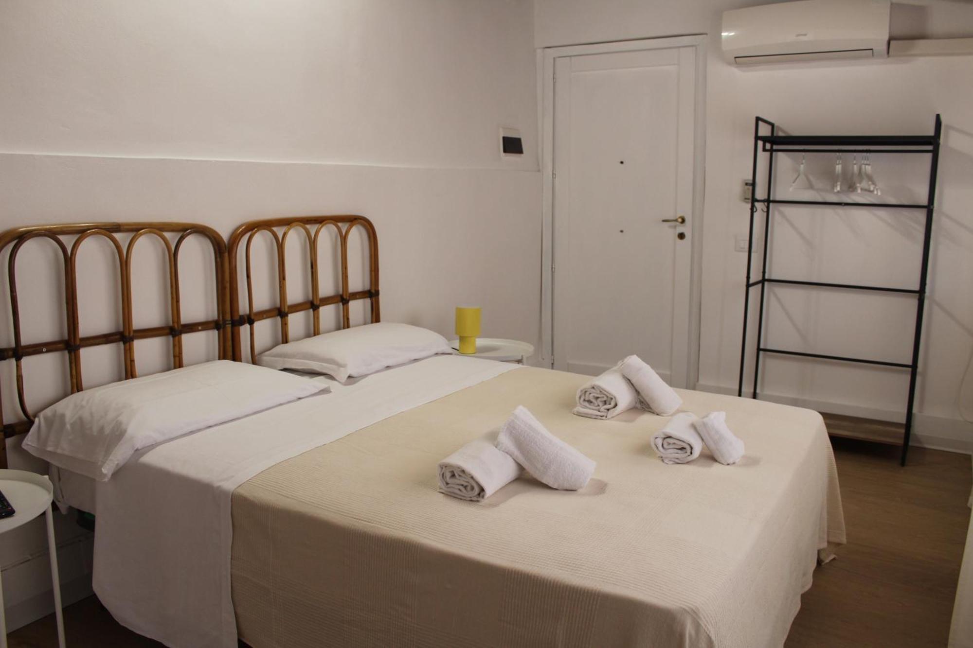 2000 Holidays Terrasini